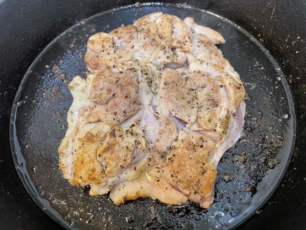 「チキンステーキ」スキレットで焼いていきます