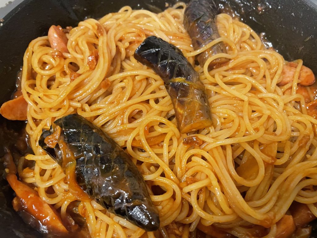 麺を投入してかき混ぜます
