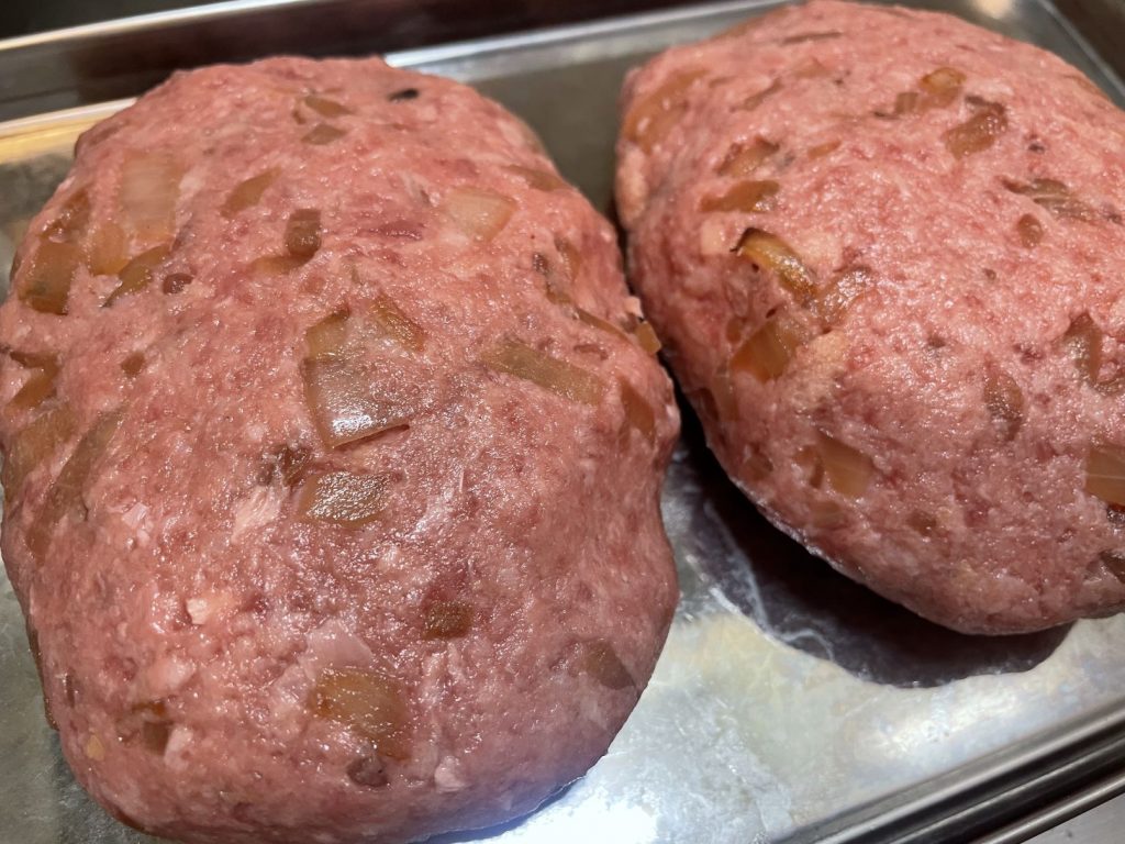 「ハンバーグ」形がととのいました